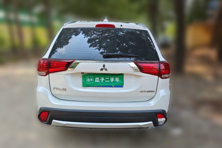 Used Mitsubishi Outlander 2018 2.0L Two-Wheel Drive Glory Edition 5 Seats Rear