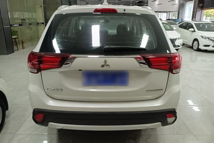 Used Mitsubishi Outlander 2018 2.0L Two-Wheel Drive Glory Edition 5 Seats Rear