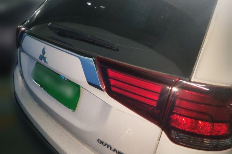 Used Mitsubishi Outlander 2018 2.0L Two-Wheel Drive Glory Edition 5 Seats Rear