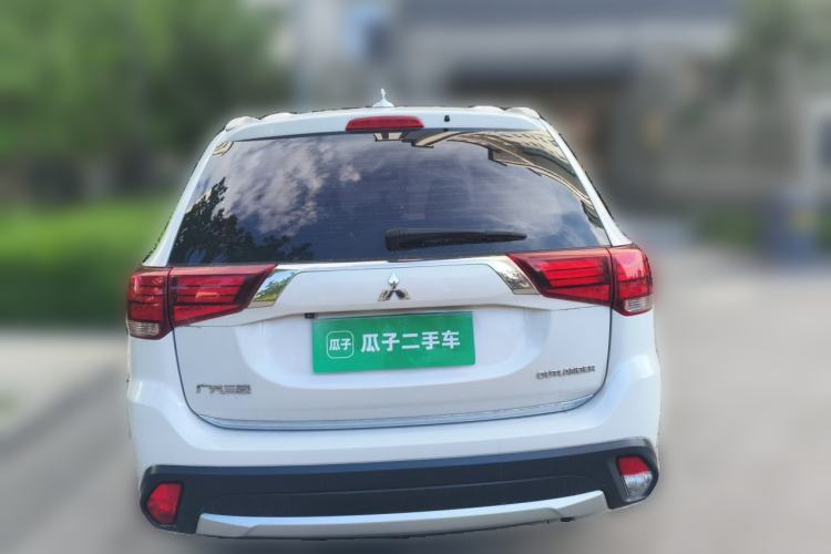 Used Mitsubishi Outlander 2018 2.0L Two-Wheel Drive Glory Edition 5 Seats Rear