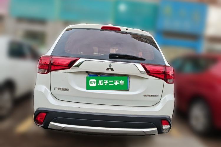 Used Mitsubishi Outlander 2018 2.0L Two-Wheel Drive Glory Edition 5 Seats Rear