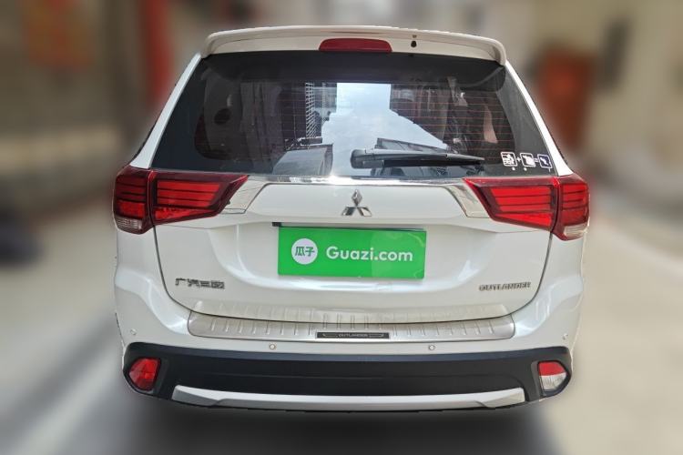 Used Mitsubishi Outlander 2018 2.0L Two-Wheel Drive Glory Edition 5 Seats Rear
