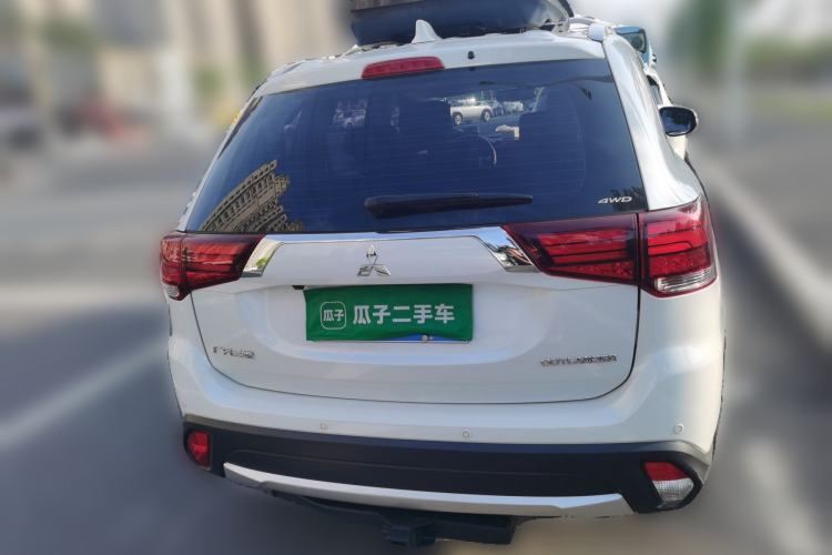 Used Mitsubishi Outlander 2018 2.4L 4x4 Luxury Edition 7-Seater Rear
