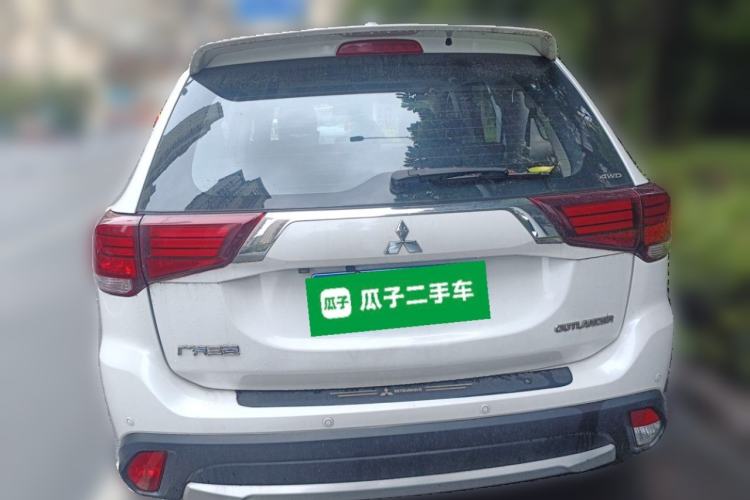 Used Mitsubishi Outlander 2018 2.4L 4x4 Luxury Edition 7-Seater Rear