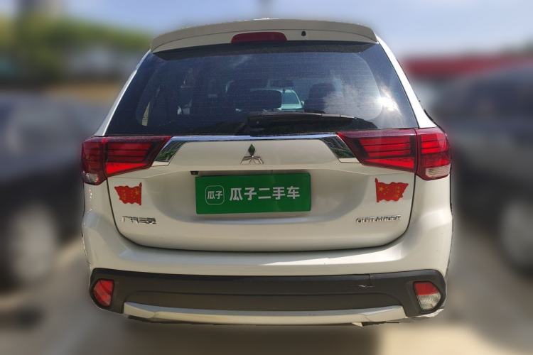 Used Mitsubishi Outlander 2018 2.0L Two-Wheel-Drive Jiale Edition 7-Seater Rear