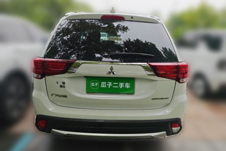 Used Mitsubishi Outlander 2018 2.0L Two-Wheel Drive Glory Edition 5 Seats Rear