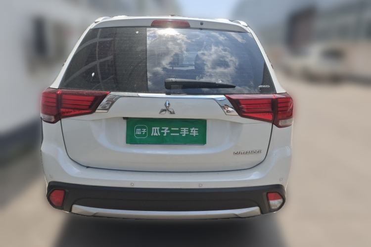 Used Mitsubishi Outlander 2018 2.4L 4x4 Luxury Edition 7-Seater Rear