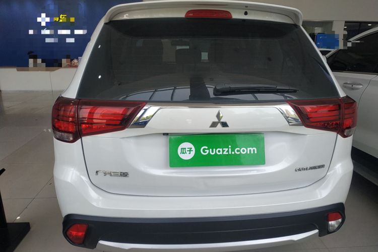 Used Mitsubishi Outlander 2018 2.0L Two-Wheel-Drive Jiale Edition 7-Seater Rear