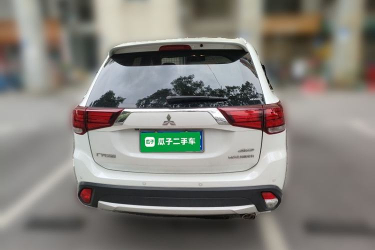 Used Mitsubishi Outlander 2018 2.4L 4x4 Luxury Edition 7-Seater Rear