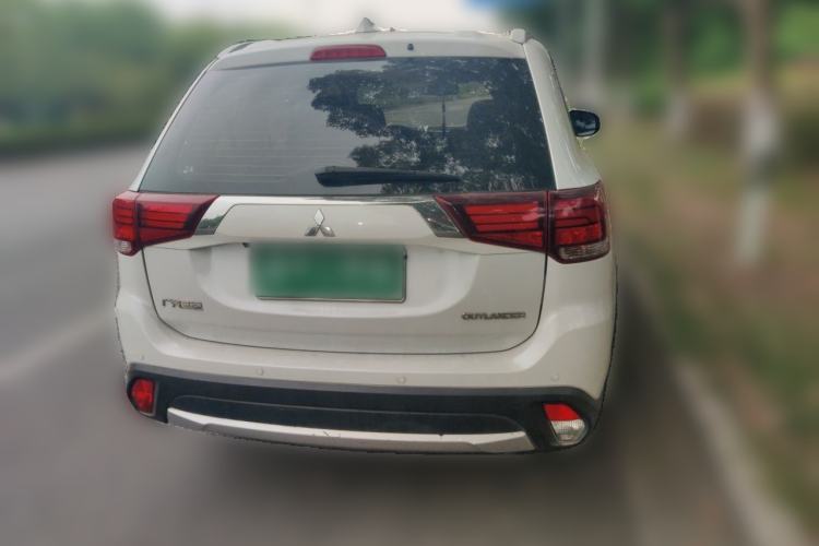 Used Mitsubishi Outlander 2018 2.0L Two-Wheel-Drive Jiale Edition 7-Seater Rear