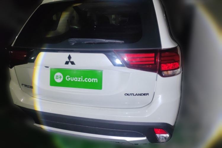 Used Mitsubishi Outlander 2018 2.0L Two-Wheel Drive Glory Edition 5 Seats Rear
