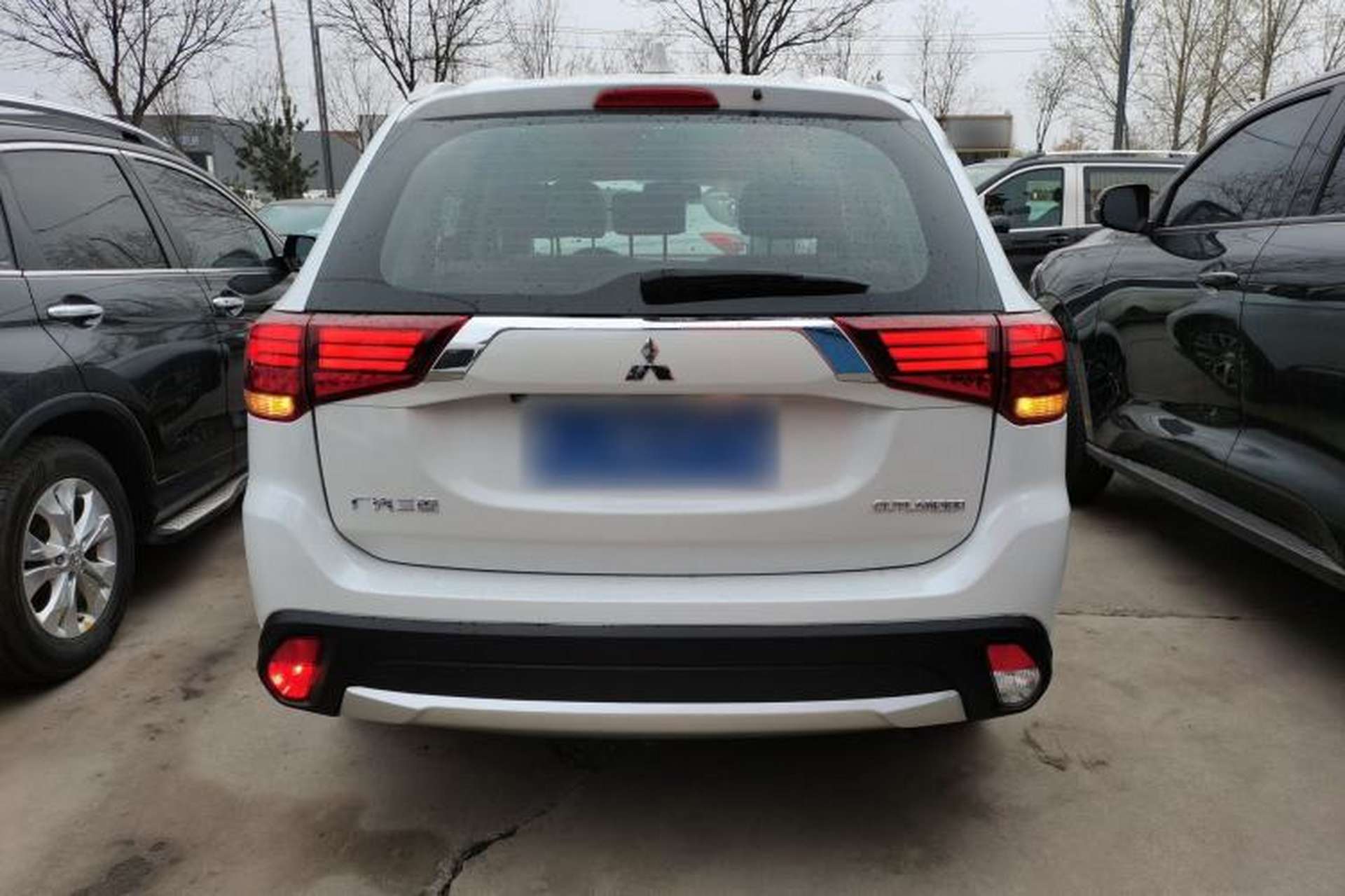 Used Mitsubishi Outlander 2018 2.0L Two-Wheel Drive Glory Edition 5 Seats Rear