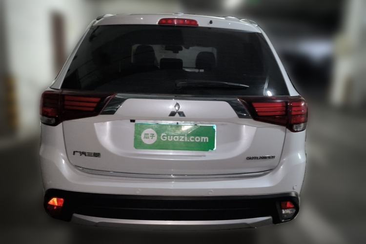 Used Mitsubishi Outlander 2018 2.0L Two-Wheel-Drive Jiale Edition 7-Seater Rear