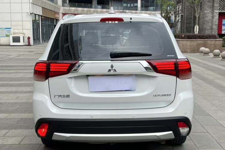 Used Mitsubishi Outlander 2018 2.4L 4x4 Elite Edition 5 Seats Rear