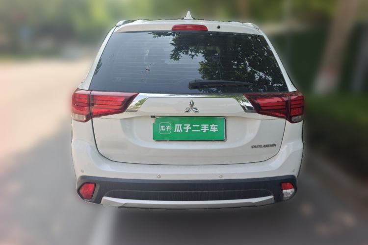 Used Mitsubishi Outlander 2018 2.4L 4x4 Luxury Edition 7-Seater Rear