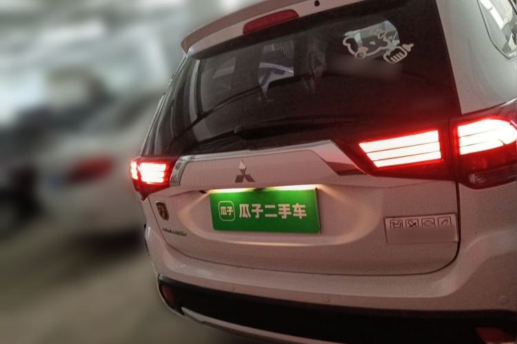 Used Mitsubishi Outlander 2018 2.4L 4x4 Elite Edition 5 Seats Rear
