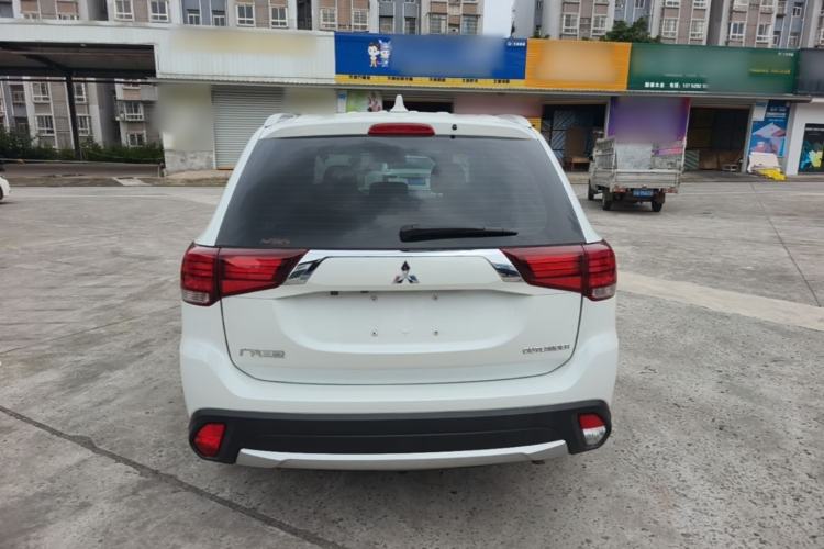 Used Mitsubishi Outlander 2018 2.0L Two-Wheel Drive Glory Edition 5 Seats Rear