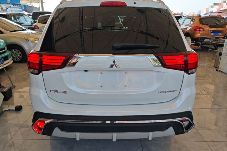 Used Mitsubishi Outlander 2018 2.0L Two-Wheel-Drive Jiale Edition 7-Seater Rear
