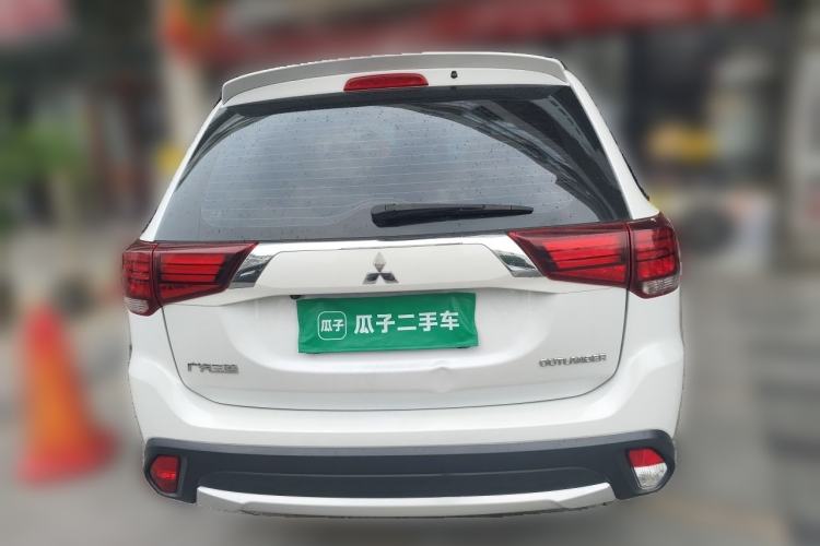 Used Mitsubishi Outlander 2018 2.0L Two-Wheel Drive Glory Edition 5 Seats Rear