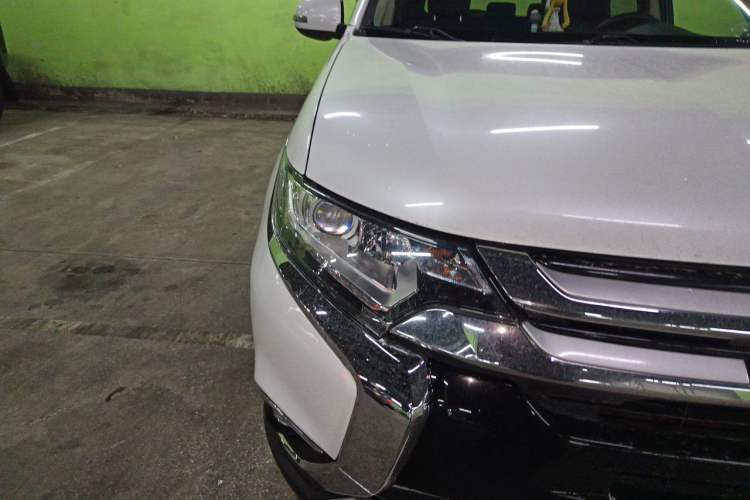 Used Mitsubishi Outlander 2018 2.0L Two-Wheel Drive Glory Edition 5 Seats Right Front Headlight