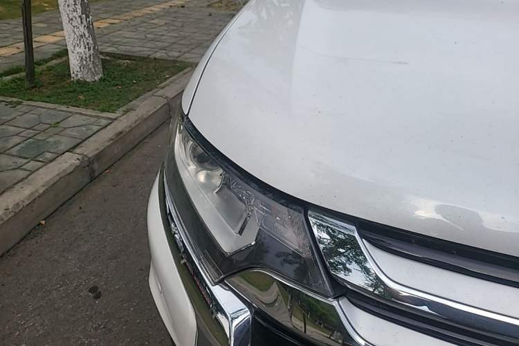 Used Mitsubishi Outlander 2018 2.0L Two-Wheel Drive Glory Edition 5 Seats Right Front Headlight
