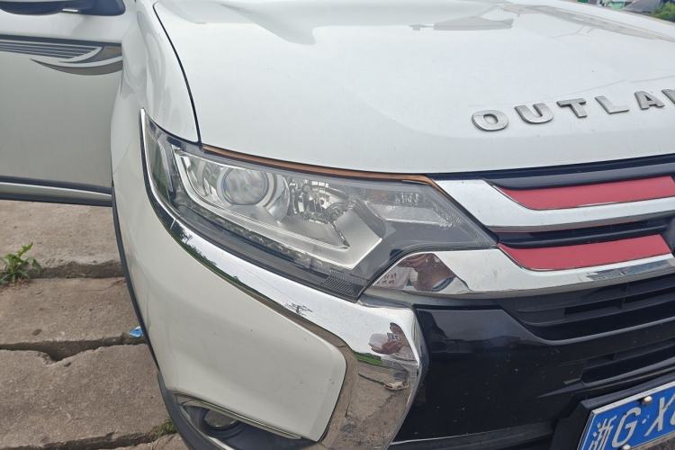 Used Mitsubishi Outlander 2018 2.0L Two-Wheel-Drive Jiale Edition 7-Seater Right Front Headlight