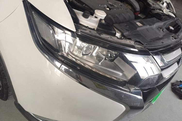 Used Mitsubishi Outlander 2018 2.0L Two-Wheel Drive Glory Edition 5 Seats Right Front Headlight