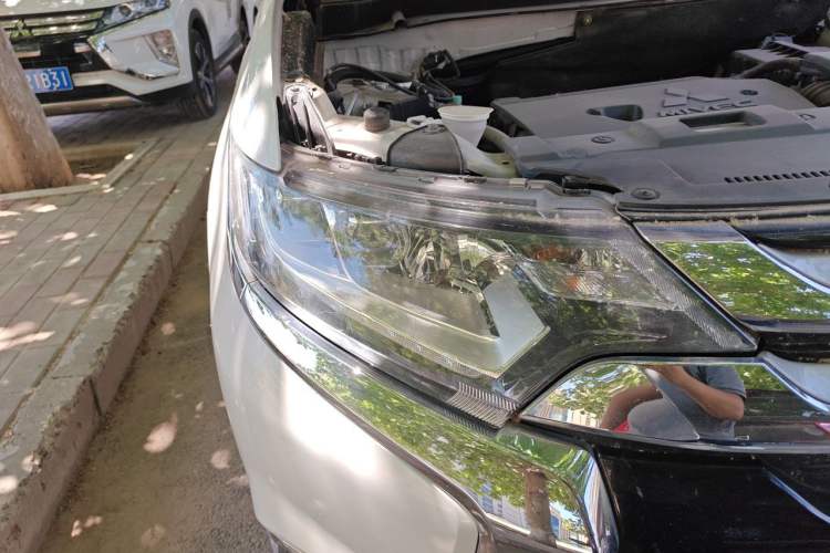 Used Mitsubishi Outlander 2018 2.4L 4x4 Elite Edition 5 Seats Right Front Headlight
