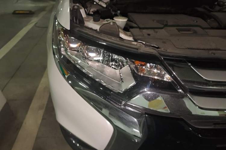Used Mitsubishi Outlander 2018 2.4L 4x4 Elite Edition 5 Seats Right Front Headlight