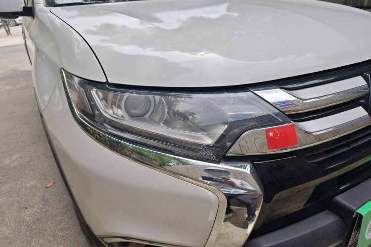 Used Mitsubishi Outlander 2018 2.0L Two-Wheel Drive Glory Edition 5 Seats Right Front Headlight