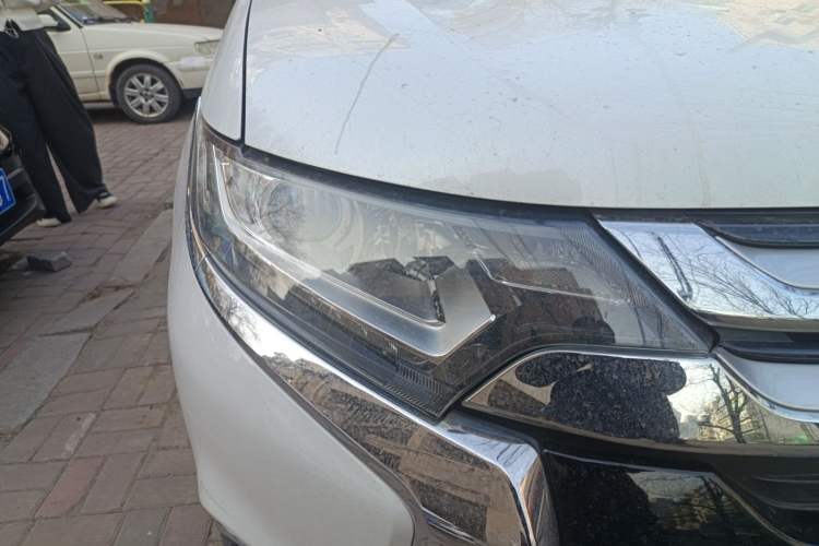 Used Mitsubishi Outlander 2018 2.0L Two-Wheel Drive Glory Edition 5 Seats Right Front Headlight