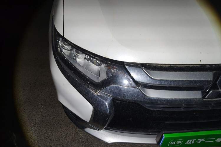 Used Mitsubishi Outlander 2018 2.4L 4x4 Elite Edition 5 Seats Right Front Headlight