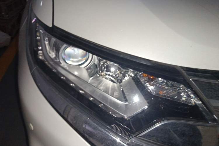 Used Mitsubishi Outlander 2018 2.0L Two-Wheel Drive Glory Edition 5 Seats Right Front Headlight