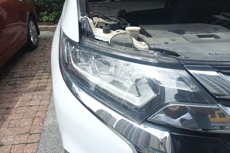 Used Mitsubishi Outlander 2018 2.4L 4x4 Elite Edition 5 Seats Right Front Headlight