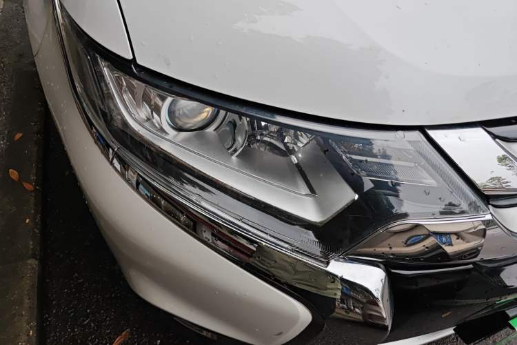 Used Mitsubishi Outlander 2018 2.0L Two-Wheel Drive Glory Edition 5 Seats Right Front Headlight