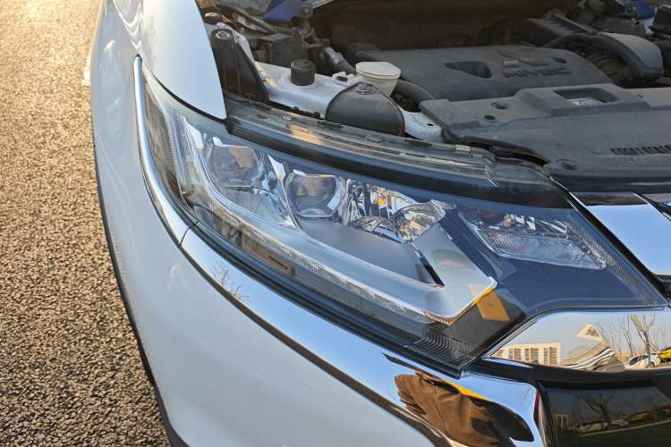 Used Mitsubishi Outlander 2018 2.4L 4x4 Elite Edition 5 Seats Right Front Headlight