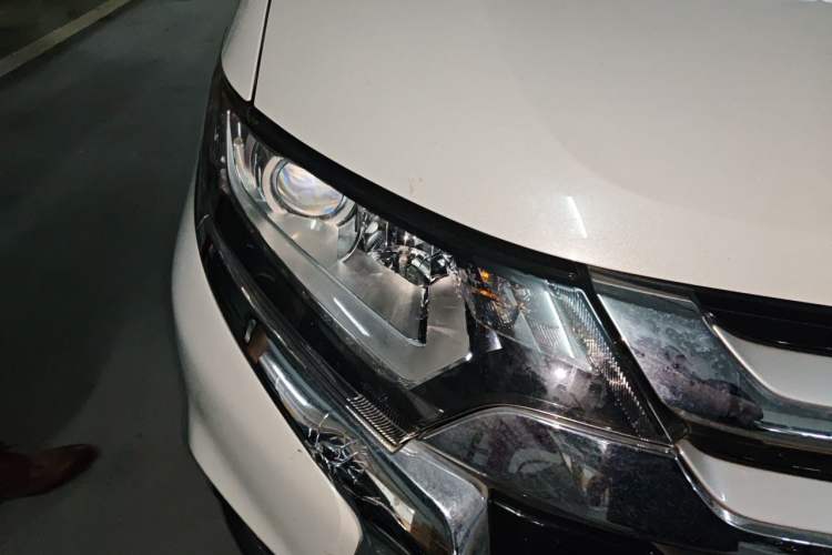 Used Mitsubishi Outlander 2018 2.0L Two-Wheel Drive Glory Edition 5 Seats Right Front Headlight