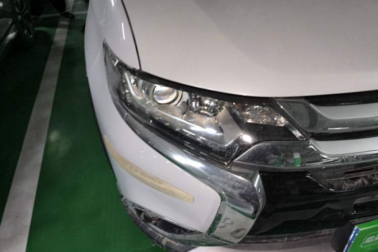 Used Mitsubishi Outlander 2018 2.0L Two-Wheel Drive Glory Edition 5 Seats Right Front Headlight