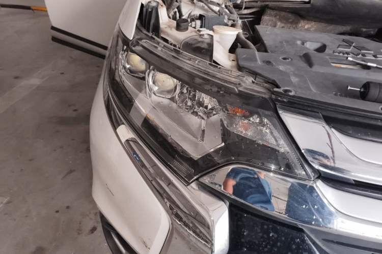 Used Mitsubishi Outlander 2018 2.4L 4x4 Elite Edition 5 Seats Right Front Headlight