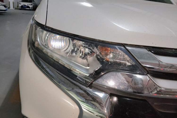 Used Mitsubishi Outlander 2018 2.0L Two-Wheel Drive Glory Edition 5 Seats Right Front Headlight