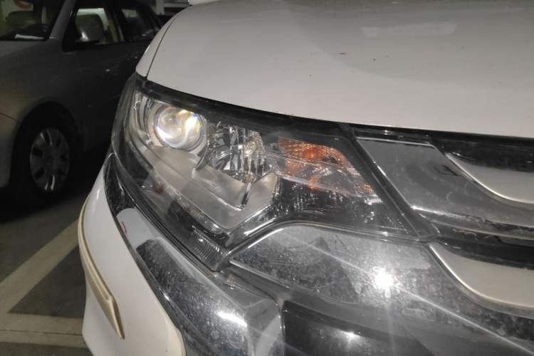 Used Mitsubishi Outlander 2018 2.0L Two-Wheel Drive Glory Edition 5 Seats Right Front Headlight