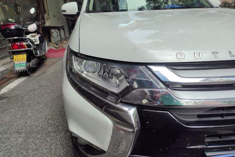 Used Mitsubishi Outlander 2018 2.0L Two-Wheel-Drive Jiale Edition 7-Seater Right Front Headlight