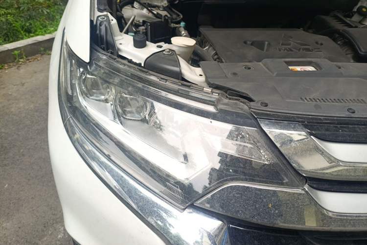 Used Mitsubishi Outlander 2018 2.4L 4x4 Elite Edition 5 Seats Right Front Headlight
