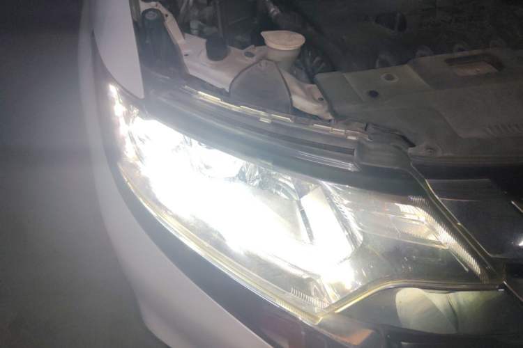 Used Mitsubishi Outlander 2018 2.4L 4x4 Luxury Edition 7-Seater Right Front Headlight
