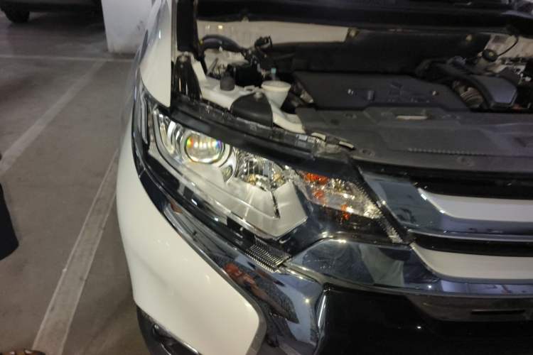 Used Mitsubishi Outlander 2018 2.0L Two-Wheel Drive Glory Edition 5 Seats Right Front Headlight