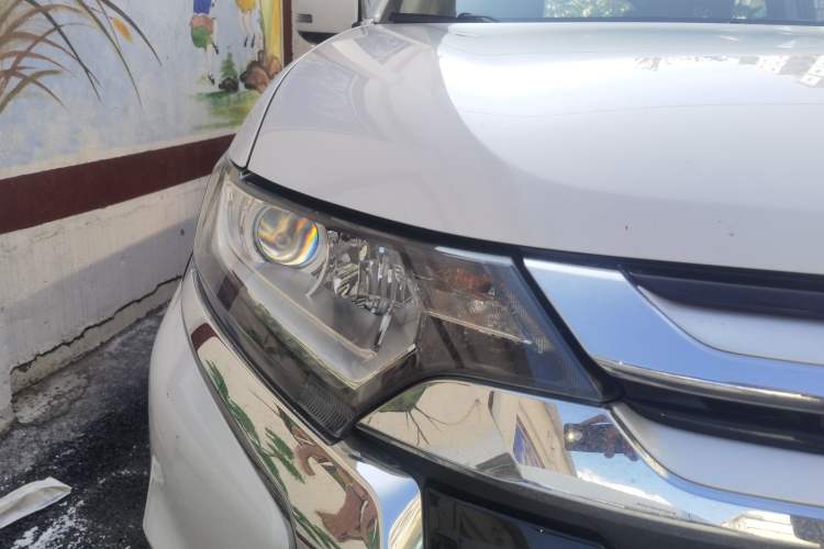 Used Mitsubishi Outlander 2018 2.0L Two-Wheel Drive Glory Edition 5 Seats Right Front Headlight