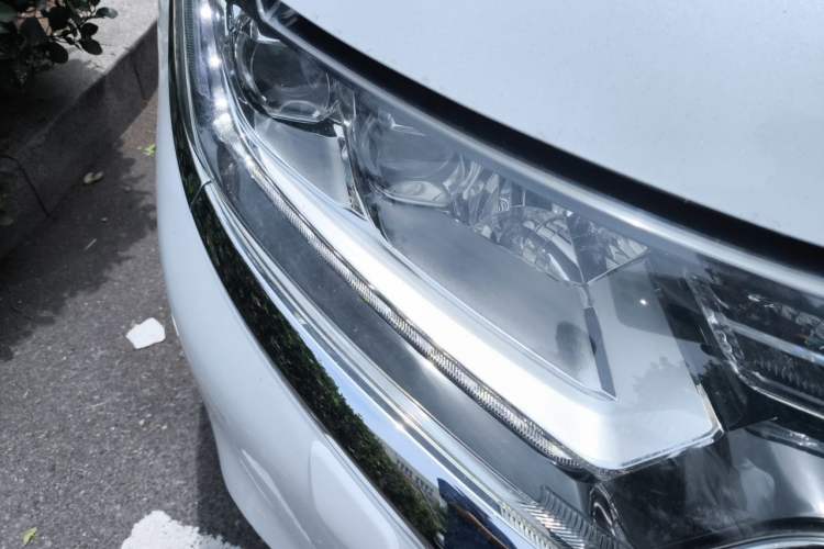 Used Mitsubishi Outlander 2018 2.4L 4x4 Prestige Edition 7 Seats Right Front Headlight