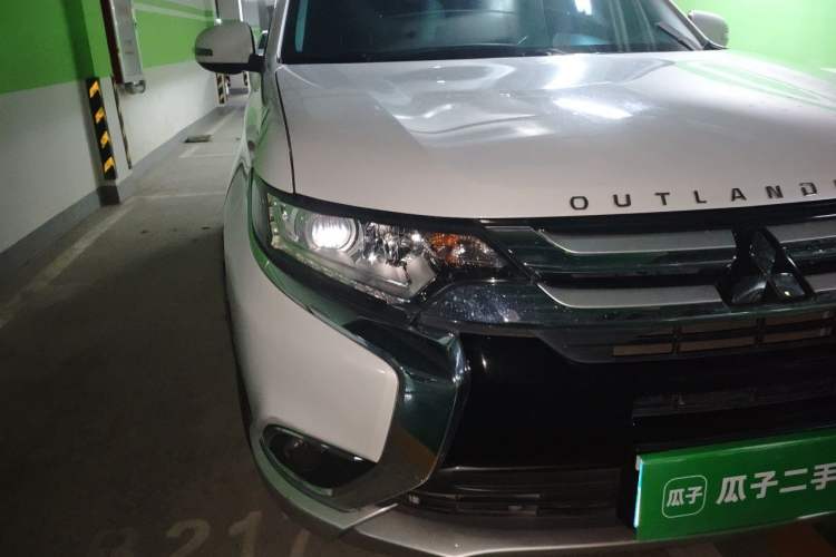 Used Mitsubishi Outlander 2018 2.0L Two-Wheel Drive Glory Edition 5 Seats Right Front Headlight