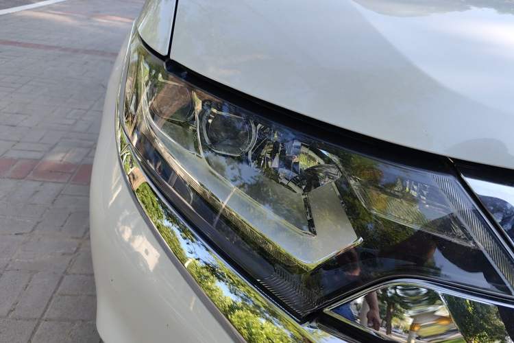 Used Mitsubishi Outlander 2018 2.4L 4x4 Elite Edition 5 Seats Right Front Headlight