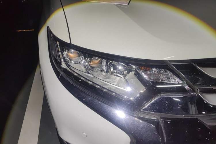 Used Mitsubishi Outlander 2018 2.4L 4x4 Elite Edition 5 Seats Right Front Headlight